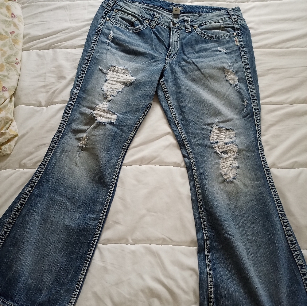 Plus size womens Silver Jeans "Francis" distressed, flare leg  size 18 X 31